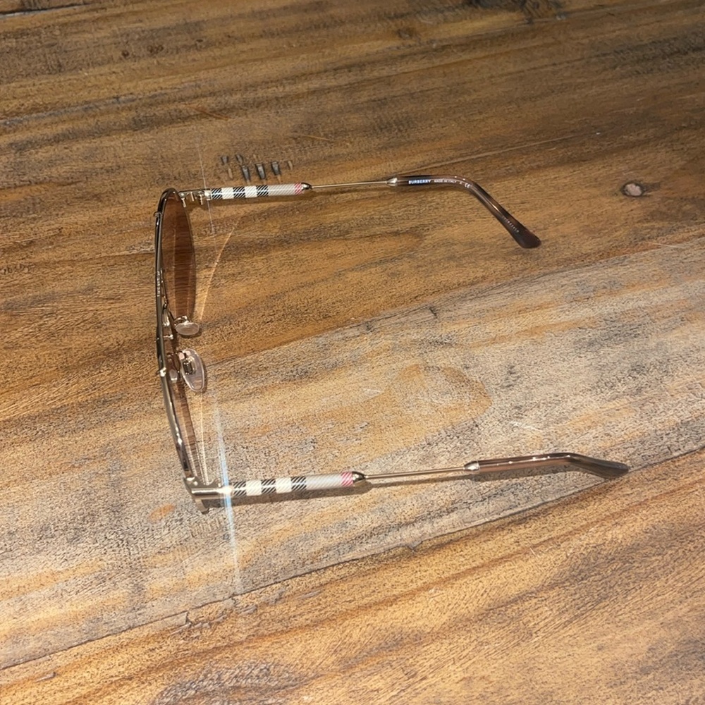 BURBERRY GOLD AVIATOR SUNGLASSES - Picture 2 of 8